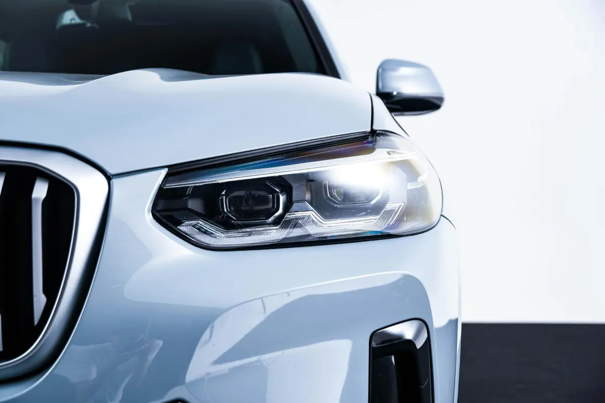 xDrive30e M Sport - Stoelverwarming voor/achter - Comfort Access - Parking Assistant Plus - HiFi System - Getinte Ruiten - Ambiance verlichting - Stuurwielrand verwarmd -