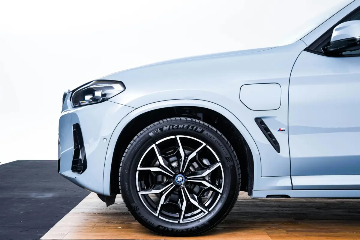xDrive30e M Sport - Stoelverwarming voor/achter - Comfort Access - Parking Assistant Plus - HiFi System - Getinte Ruiten - Ambiance verlichting - Stuurwielrand verwarmd -