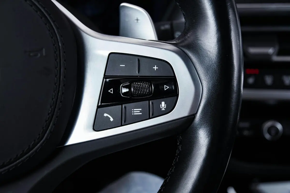 xDrive30e M Sport - Stoelverwarming voor/achter - Comfort Access - Parking Assistant Plus - HiFi System - Getinte Ruiten - Ambiance verlichting - Stuurwielrand verwarmd -