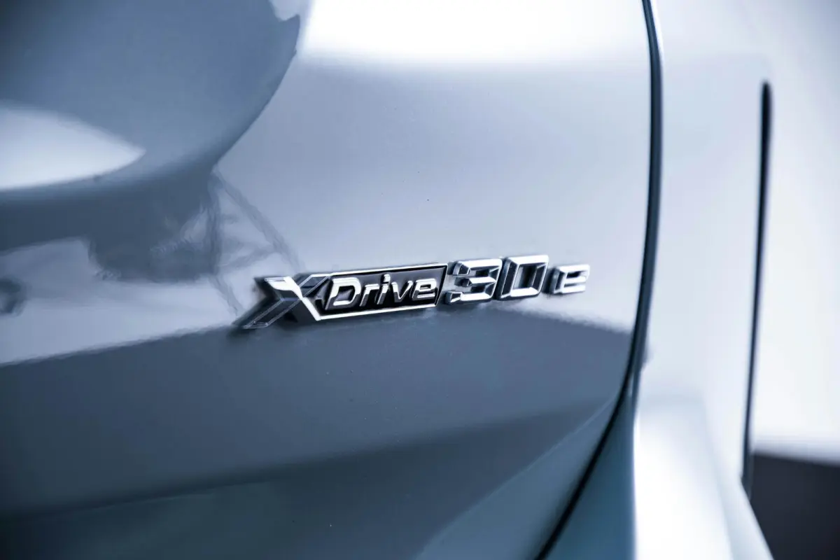 xDrive30e M Sport - Stoelverwarming voor/achter - Comfort Access - Parking Assistant Plus - HiFi System - Getinte Ruiten - Ambiance verlichting - Stuurwielrand verwarmd -
