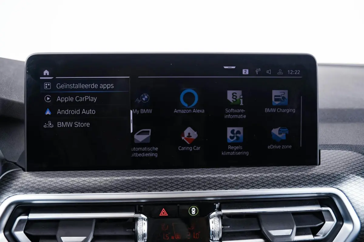 xDrive30e M Sport - Stoelverwarming voor/achter - Comfort Access - Parking Assistant Plus - HiFi System - Getinte Ruiten - Ambiance verlichting - Stuurwielrand verwarmd -