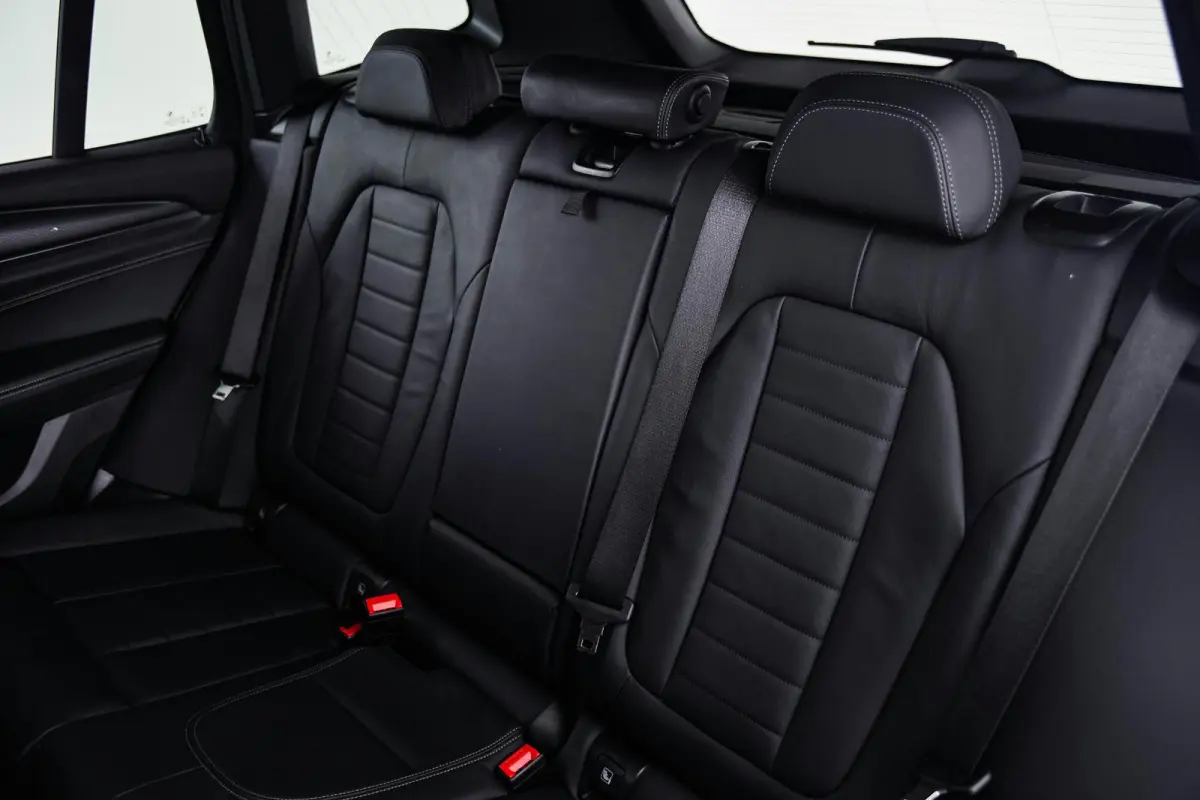 xDrive30e M Sport - Stoelverwarming voor/achter - Comfort Access - Parking Assistant Plus - HiFi System - Getinte Ruiten - Ambiance verlichting - Stuurwielrand verwarmd -