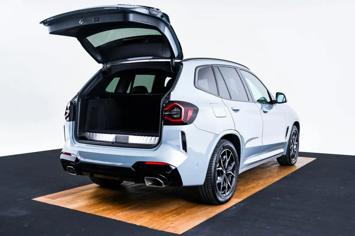 xDrive30e M Sport - Stoelverwarming voor/achter - Comfort Access - Parking Assistant Plus - HiFi System - Getinte Ruiten - Ambiance verlichting - Stuurwielrand verwarmd -