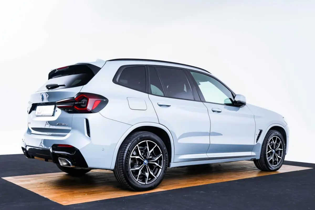 xDrive30e M Sport - Stoelverwarming voor/achter - Comfort Access - Parking Assistant Plus - HiFi System - Getinte Ruiten - Ambiance verlichting - Stuurwielrand verwarmd -