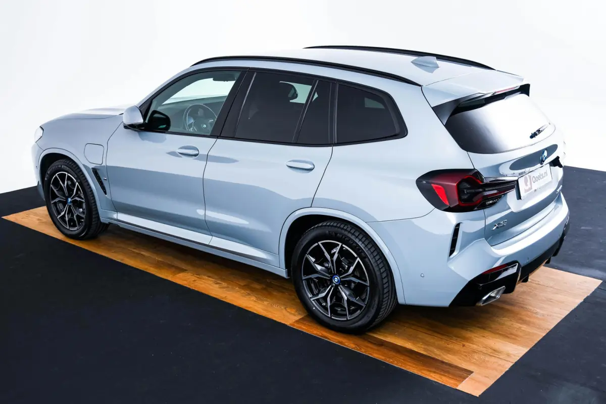 xDrive30e M Sport - Stoelverwarming voor/achter - Comfort Access - Parking Assistant Plus - HiFi System - Getinte Ruiten - Ambiance verlichting - Stuurwielrand verwarmd -