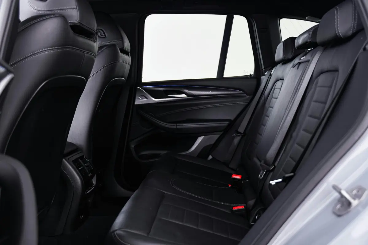 xDrive30e M Sport - Stoelverwarming voor/achter - Comfort Access - Parking Assistant Plus - HiFi System - Getinte Ruiten - Ambiance verlichting - Stuurwielrand verwarmd -