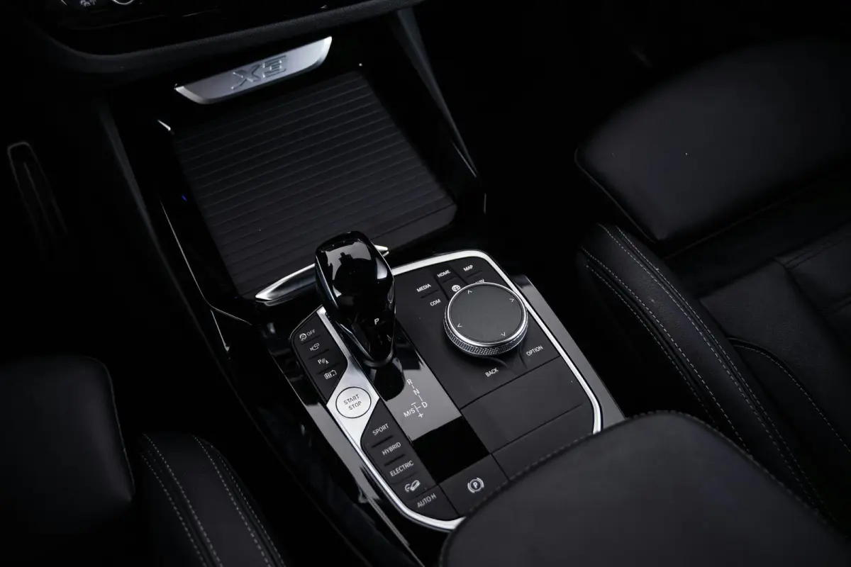 xDrive30e M Sport - Stoelverwarming voor/achter - Comfort Access - Parking Assistant Plus - HiFi System - Getinte Ruiten - Ambiance verlichting - Stuurwielrand verwarmd -