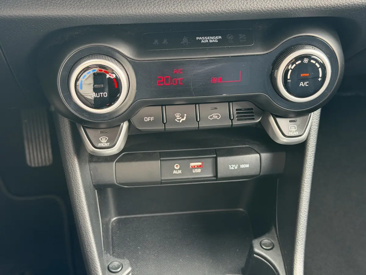 1.0 CVVT Design Edition | Achteruitrijcamera | Cruise control | Getint glas |