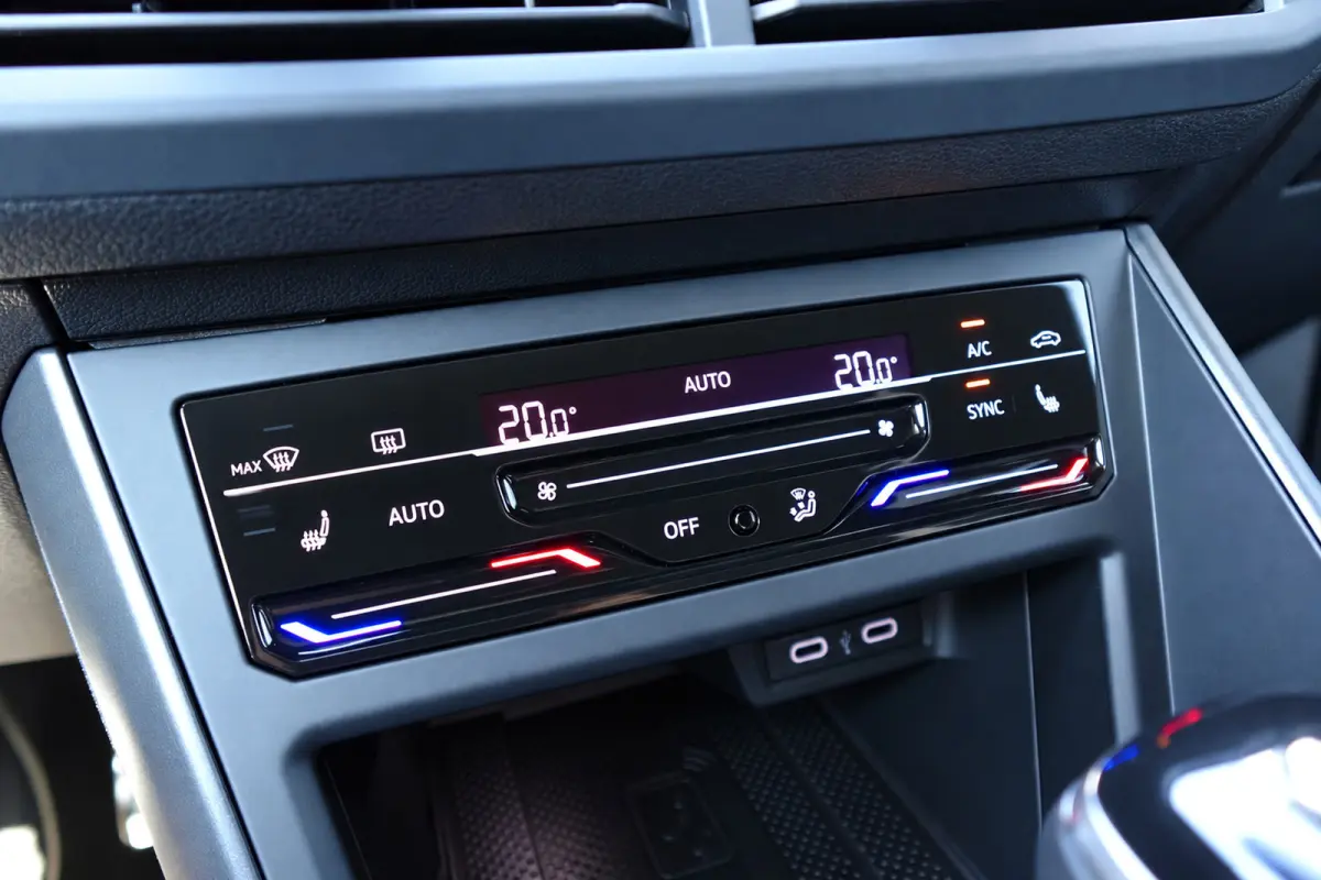 1.5 TSI R-Line Business PANO KEYLESS CAM