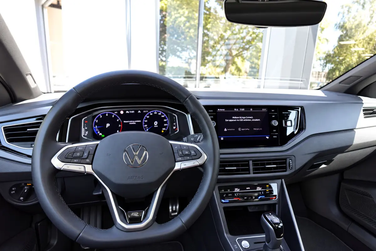 1.5 TSI R-Line Business PANO KEYLESS CAM