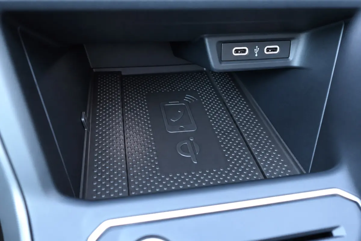 1.5 TSI R-Line Business PANO KEYLESS CAM