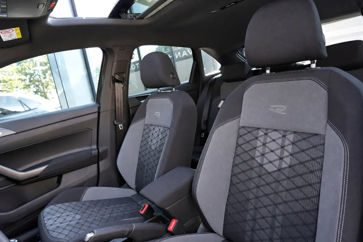 1.5 TSI R-Line Business PANO KEYLESS CAM