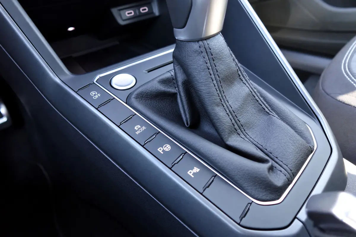 1.5 TSI R-Line Business PANO KEYLESS CAM