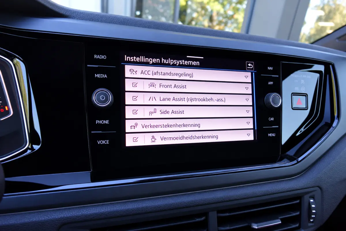 1.5 TSI R-Line Business PANO KEYLESS CAM