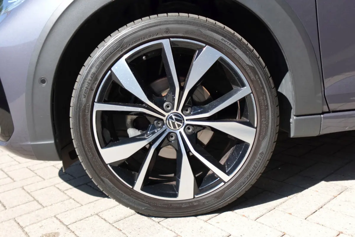 1.5 TSI R-Line Business PANO KEYLESS CAM