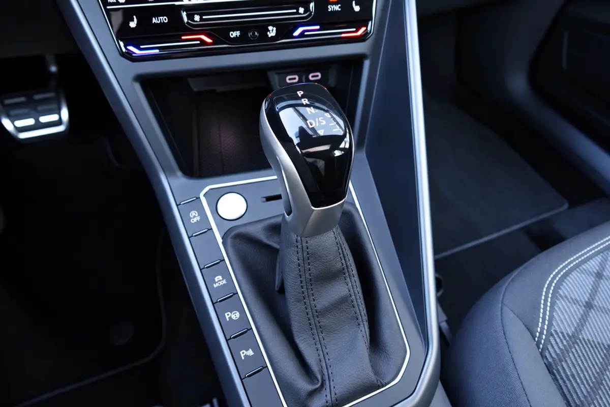 1.5 TSI R-Line Business PANO KEYLESS CAM
