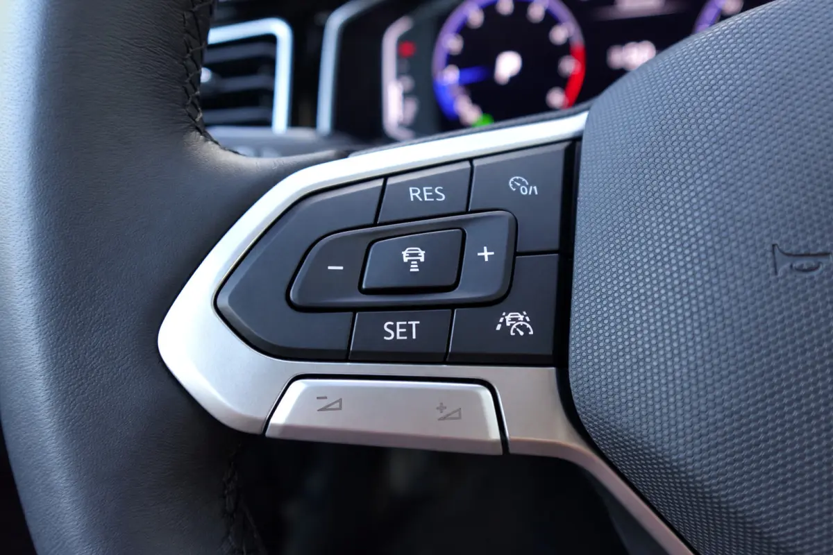 1.5 TSI R-Line Business PANO KEYLESS CAM