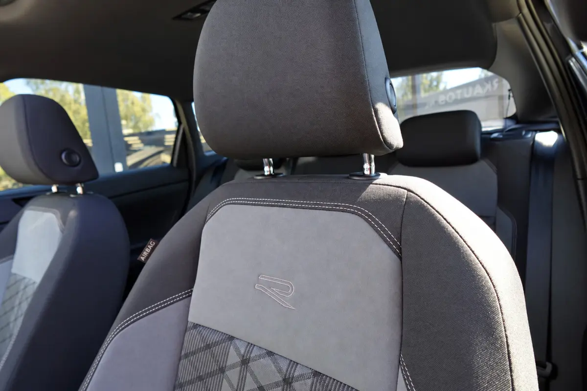1.5 TSI R-Line Business PANO KEYLESS CAM