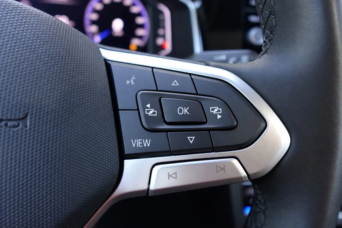 1.5 TSI R-Line Business PANO KEYLESS CAM