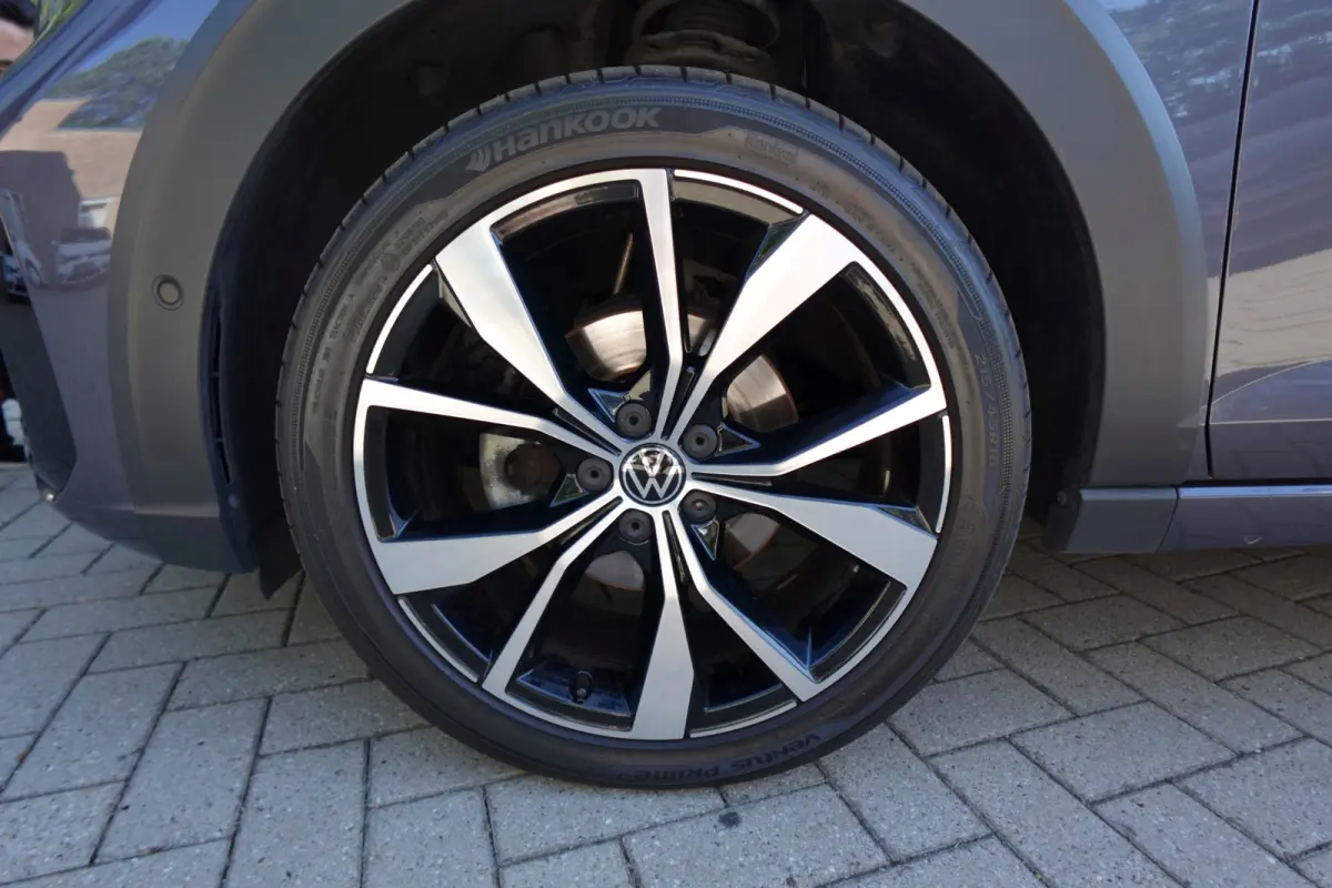 1.5 TSI R-Line Business PANO KEYLESS CAM