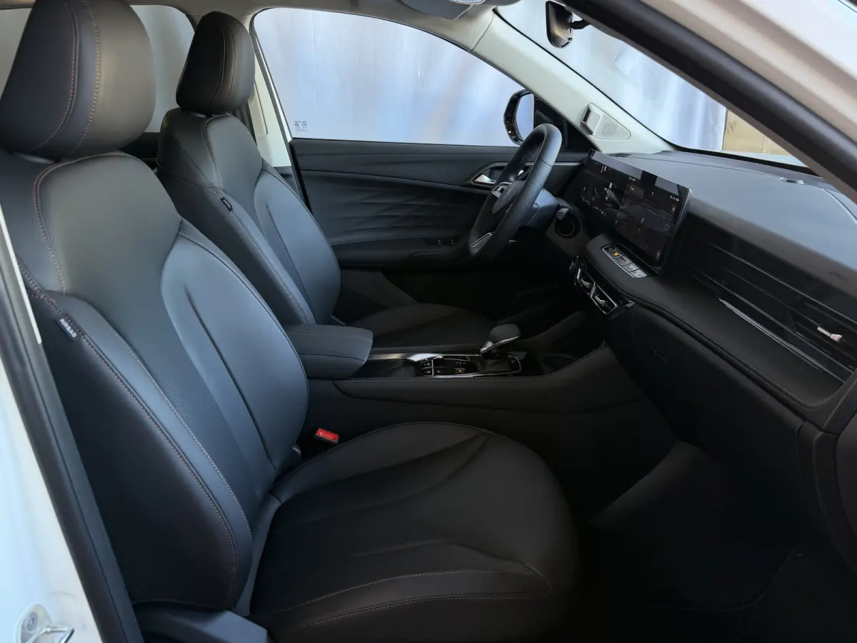 1.5 TGDI LUXURY PHEV PLUG-IN HYBRIDE | LEER | 272PK NIEUWE AUTO | >1.000 KM TOTAAL BEREIK | 360° CAMERA | ELEKTRISCHE ACHTERKLEP | STOEL/STUUR. VERWARMING | FULL LED | ELEKTRISCHE S