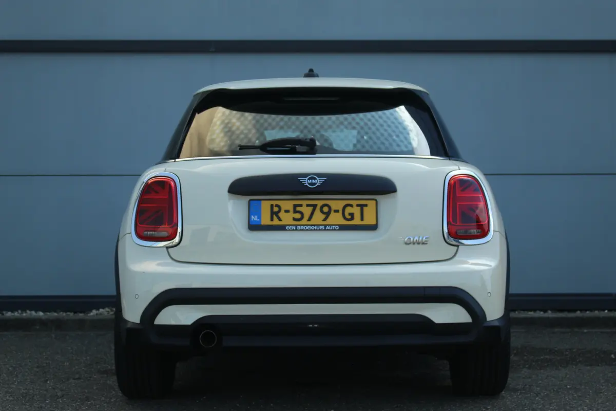 1.5 One Business Edition | Camera | Half Leder | Navigatie | CarPlay | LED | 16" LMV | Camera | Half Leder | Navigatie | CarPlay | LED | 16" LMV |