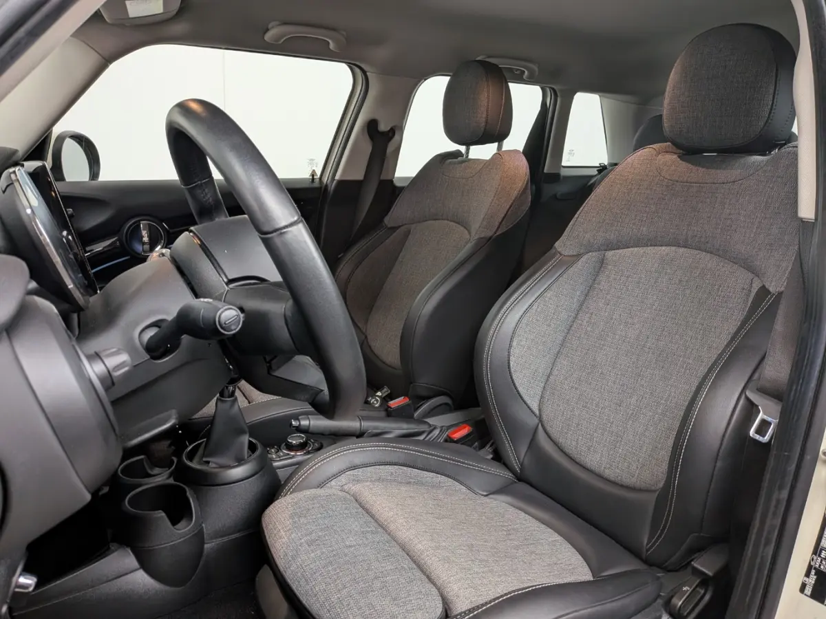 1.5 One Business Edition | Camera | Half Leder | Navigatie | CarPlay | LED | 16" LMV | Camera | Half Leder | Navigatie | CarPlay | LED | 16" LMV |