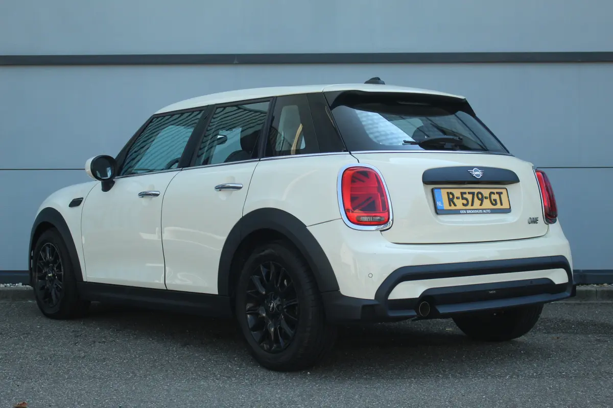 1.5 One Business Edition | Camera | Half Leder | Navigatie | CarPlay | LED | 16" LMV | Camera | Half Leder | Navigatie | CarPlay | LED | 16" LMV |