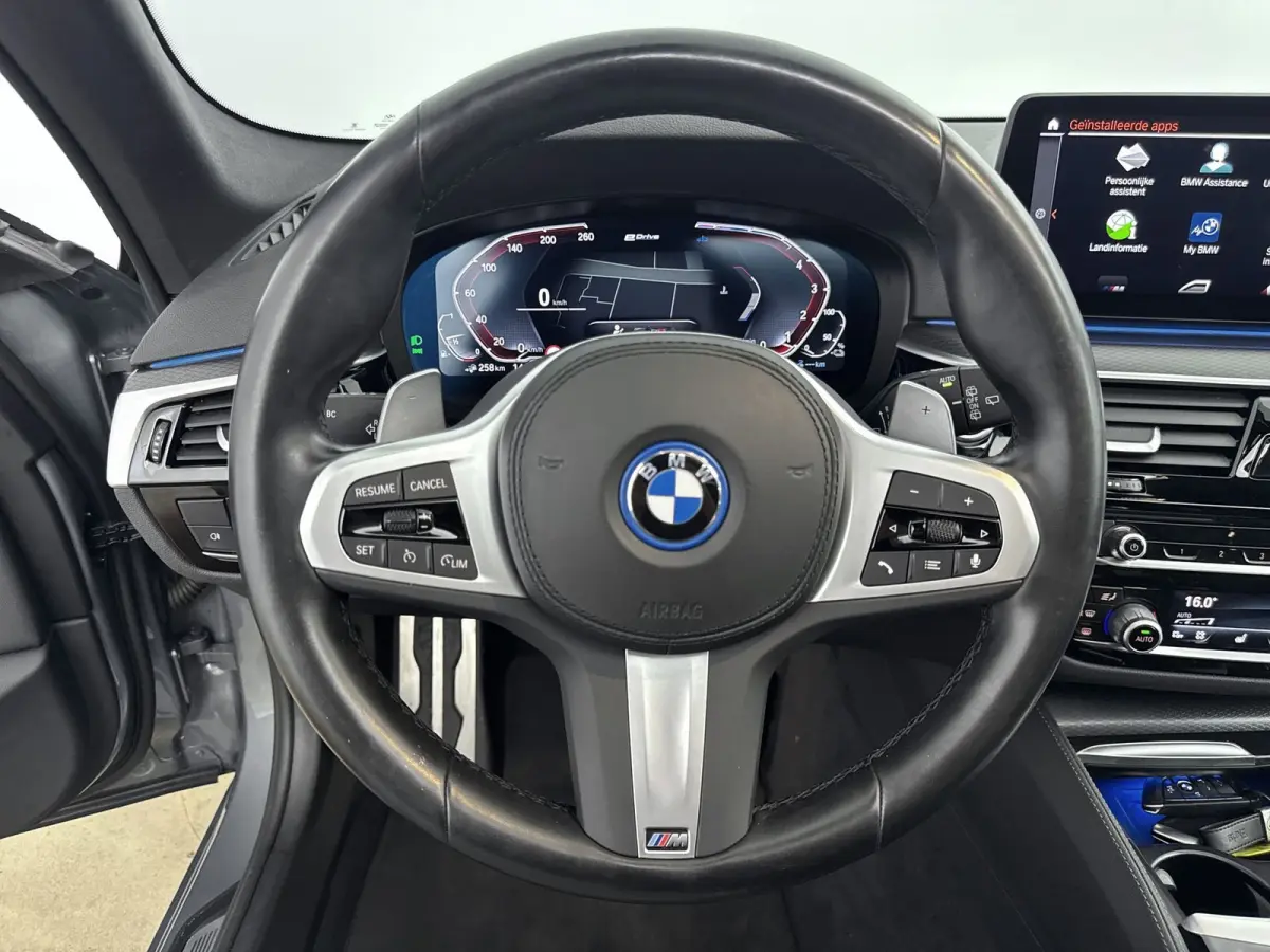 530e xDrive Business Edition Plus | 19 inch LM Y-spaak (styling 845 M) Bicolor Jet Black | Achteruitrij assistent | Achteruitrijcamera