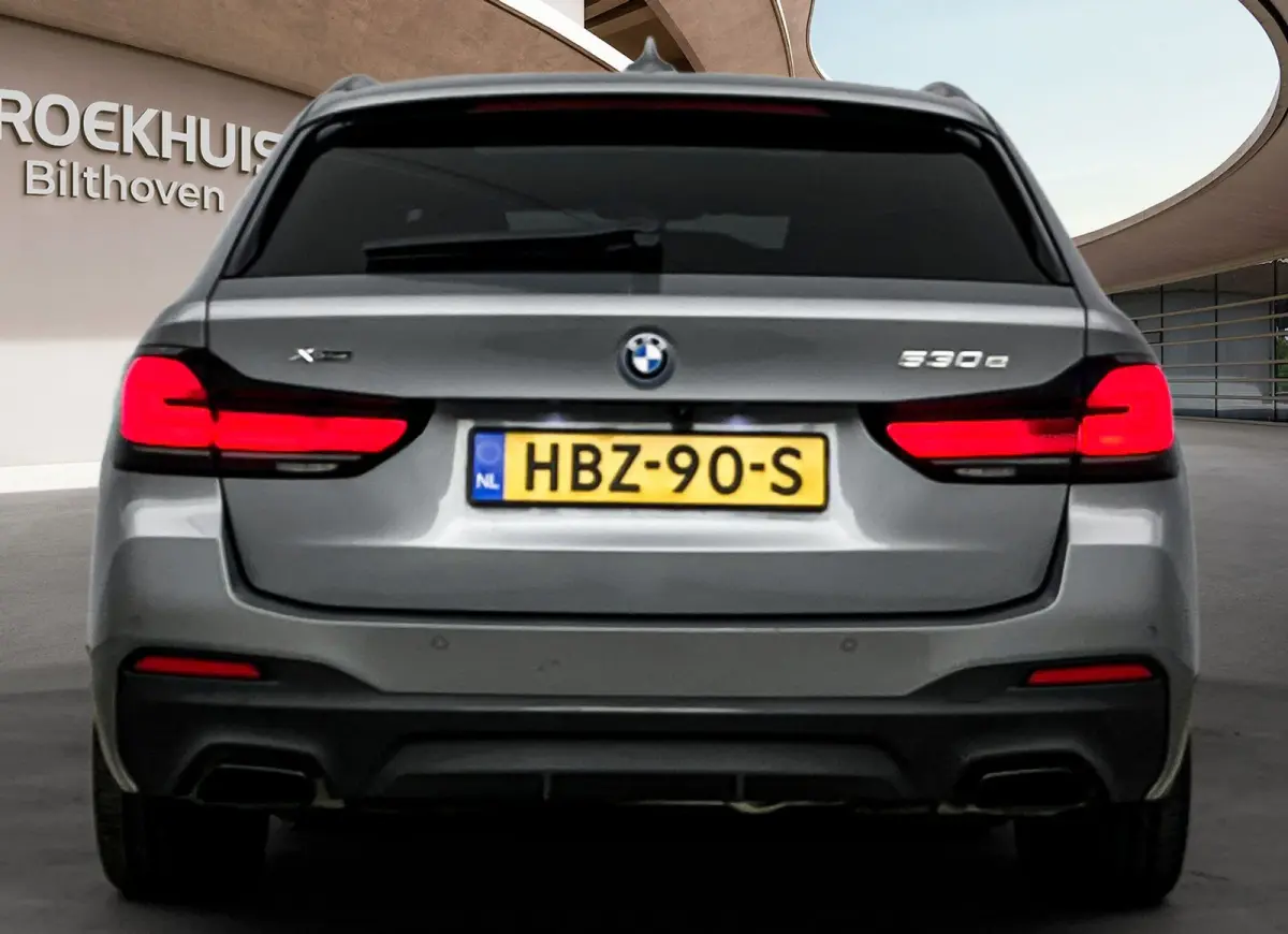 530e xDrive Business Edition Plus | 19 inch LM Y-spaak (styling 845 M) Bicolor Jet Black | Achteruitrij assistent | Achteruitrijcamera