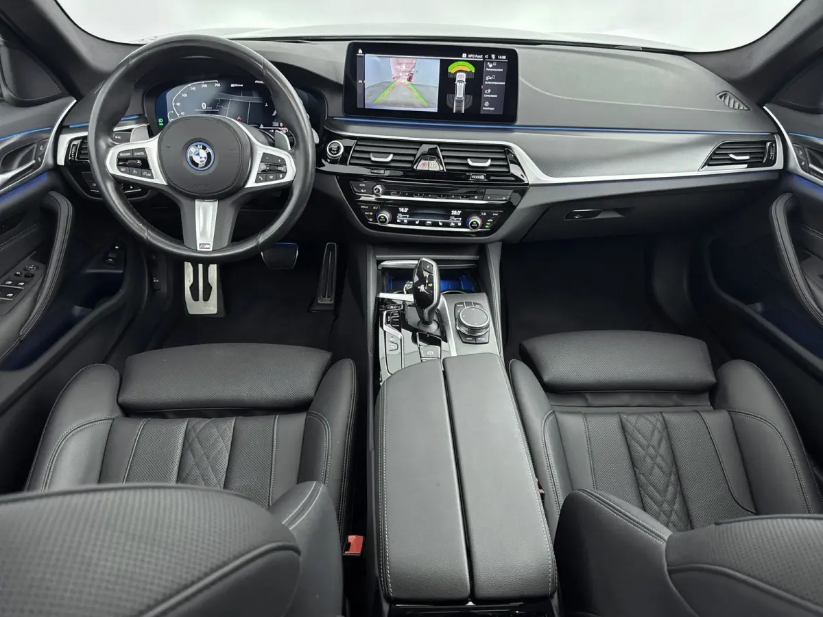 530e xDrive Business Edition Plus | 19 inch LM Y-spaak (styling 845 M) Bicolor Jet Black | Achteruitrij assistent | Achteruitrijcamera