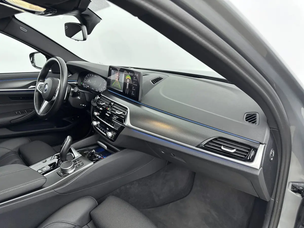 530e xDrive Business Edition Plus | 19 inch LM Y-spaak (styling 845 M) Bicolor Jet Black | Achteruitrij assistent | Achteruitrijcamera