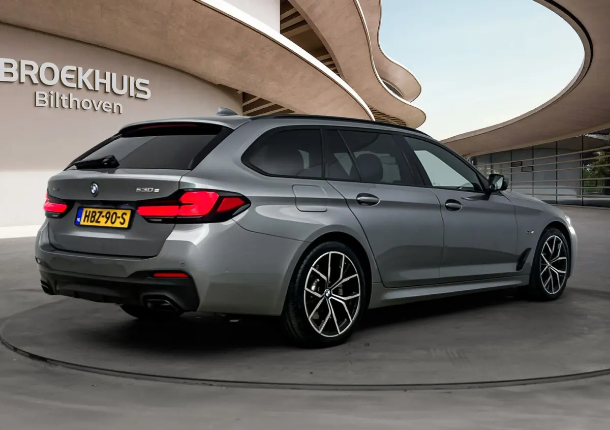 530e xDrive Business Edition Plus | 19 inch LM Y-spaak (styling 845 M) Bicolor Jet Black | Achteruitrij assistent | Achteruitrijcamera