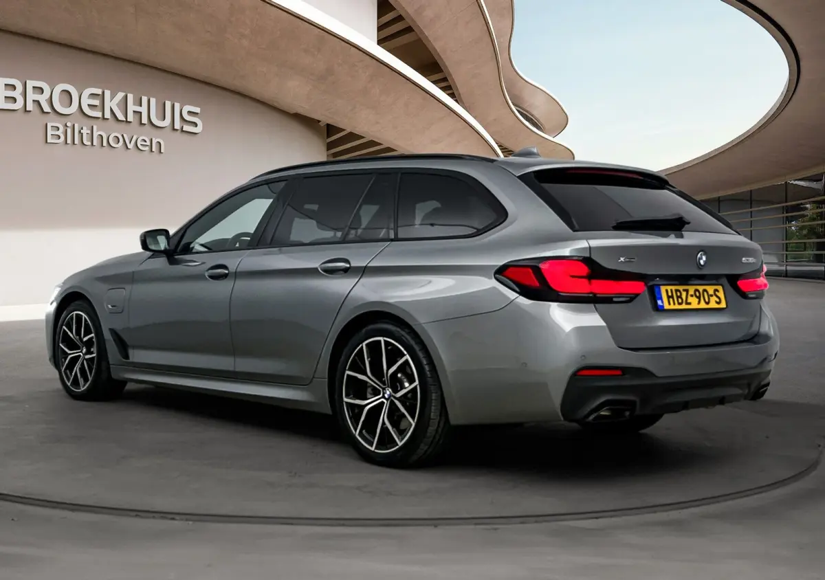 530e xDrive Business Edition Plus | 19 inch LM Y-spaak (styling 845 M) Bicolor Jet Black | Achteruitrij assistent | Achteruitrijcamera