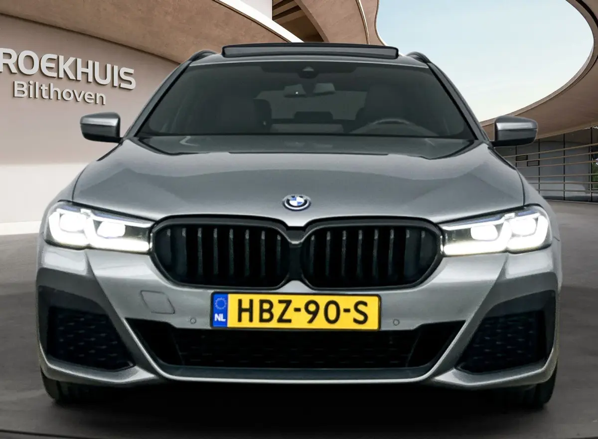 530e xDrive Business Edition Plus | 19 inch LM Y-spaak (styling 845 M) Bicolor Jet Black | Achteruitrij assistent | Achteruitrijcamera