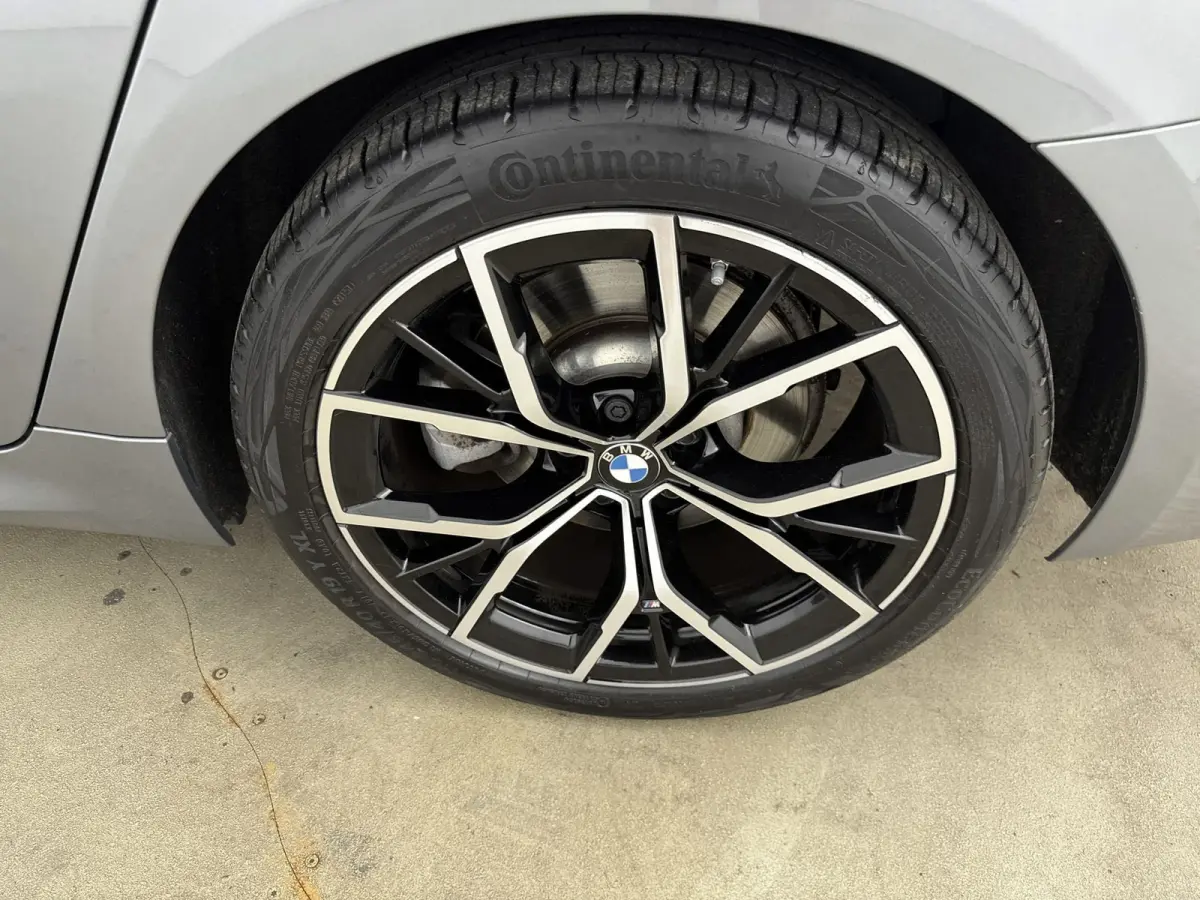530e xDrive Business Edition Plus | 19 inch LM Y-spaak (styling 845 M) Bicolor Jet Black | Achteruitrij assistent | Achteruitrijcamera