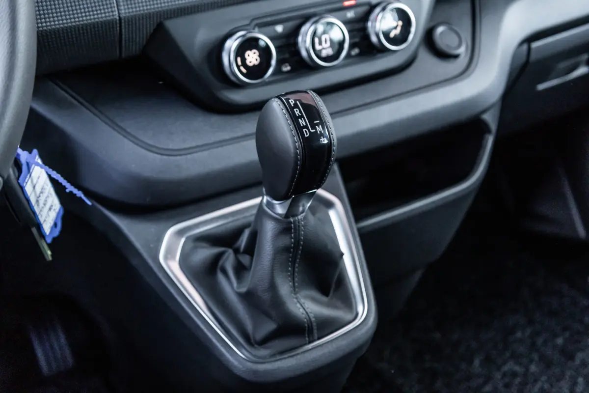 2.0 Blue dCi 170 PK L2H1 DC | Dubbel cabine | Camera | CarPlay | Navigatie | Betimmering | Trekhaak | Stoelverwarming | Virtual Cockpit | 5-Zitter| NAP Logisch