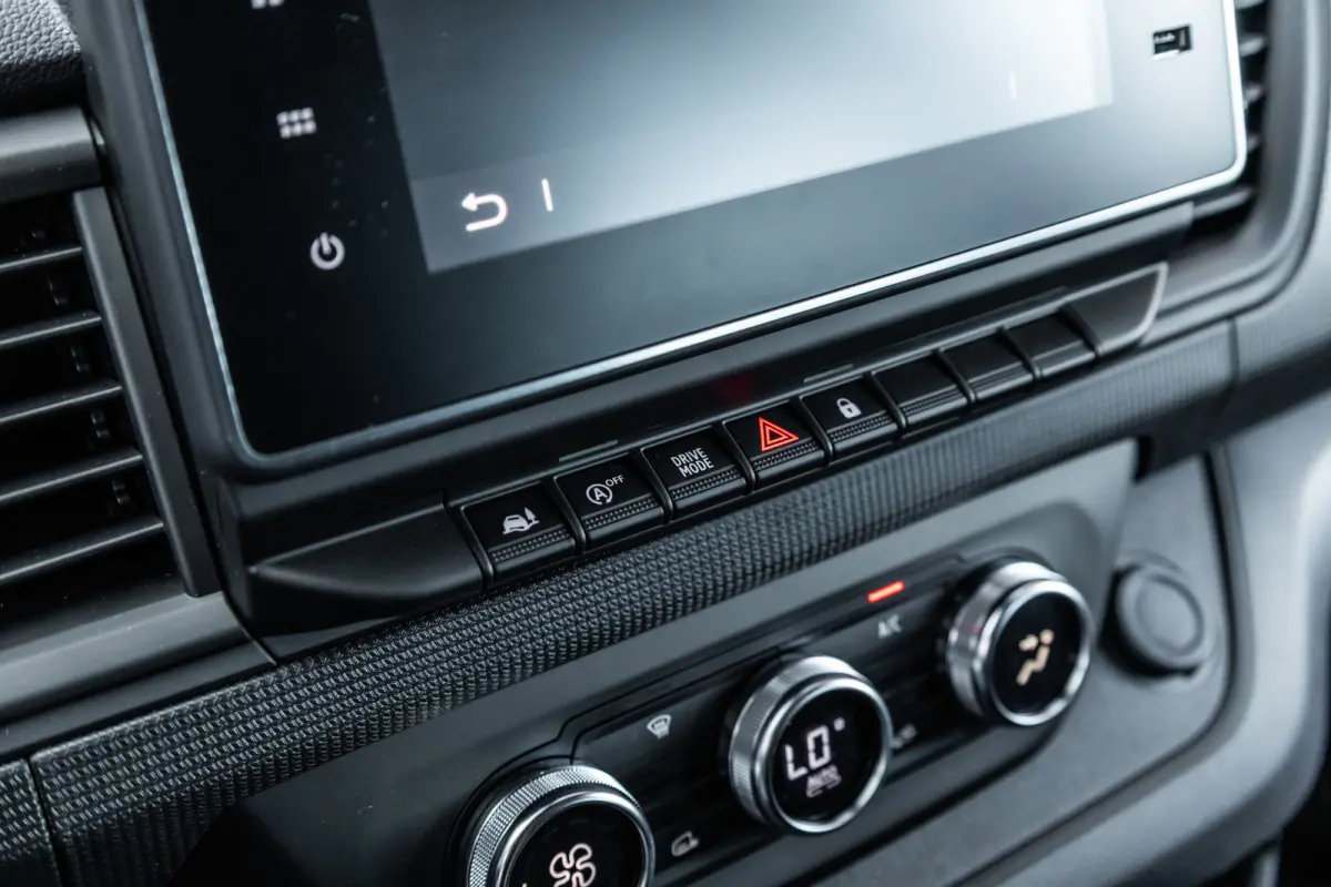 2.0 Blue dCi 170 PK L2H1 DC | Dubbel cabine | Camera | CarPlay | Navigatie | Betimmering | Trekhaak | Stoelverwarming | Virtual Cockpit | 5-Zitter| NAP Logisch