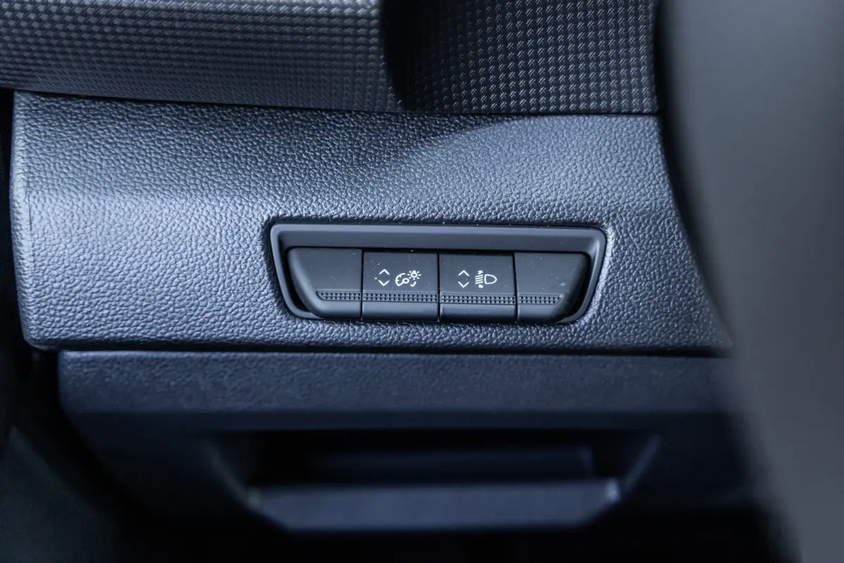 2.0 Blue dCi 170 PK L2H1 DC | Dubbel cabine | Camera | CarPlay | Navigatie | Betimmering | Trekhaak | Stoelverwarming | Virtual Cockpit | 5-Zitter| NAP Logisch