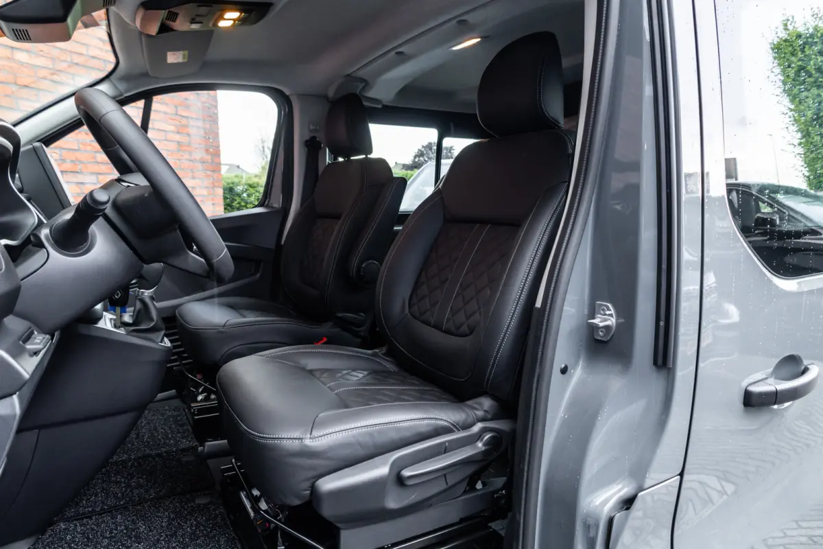 2.0 Blue dCi 170 PK L2H1 DC | Dubbel cabine | Camera | CarPlay | Navigatie | Betimmering | Trekhaak | Stoelverwarming | Virtual Cockpit | 5-Zitter| NAP Logisch
