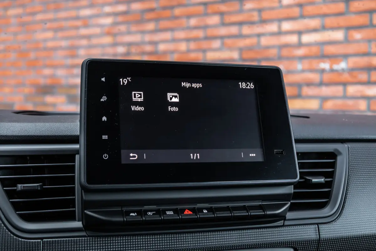 2.0 Blue dCi 170 PK L2H1 DC | Dubbel cabine | Camera | CarPlay | Navigatie | Betimmering | Trekhaak | Stoelverwarming | Virtual Cockpit | 5-Zitter| NAP Logisch
