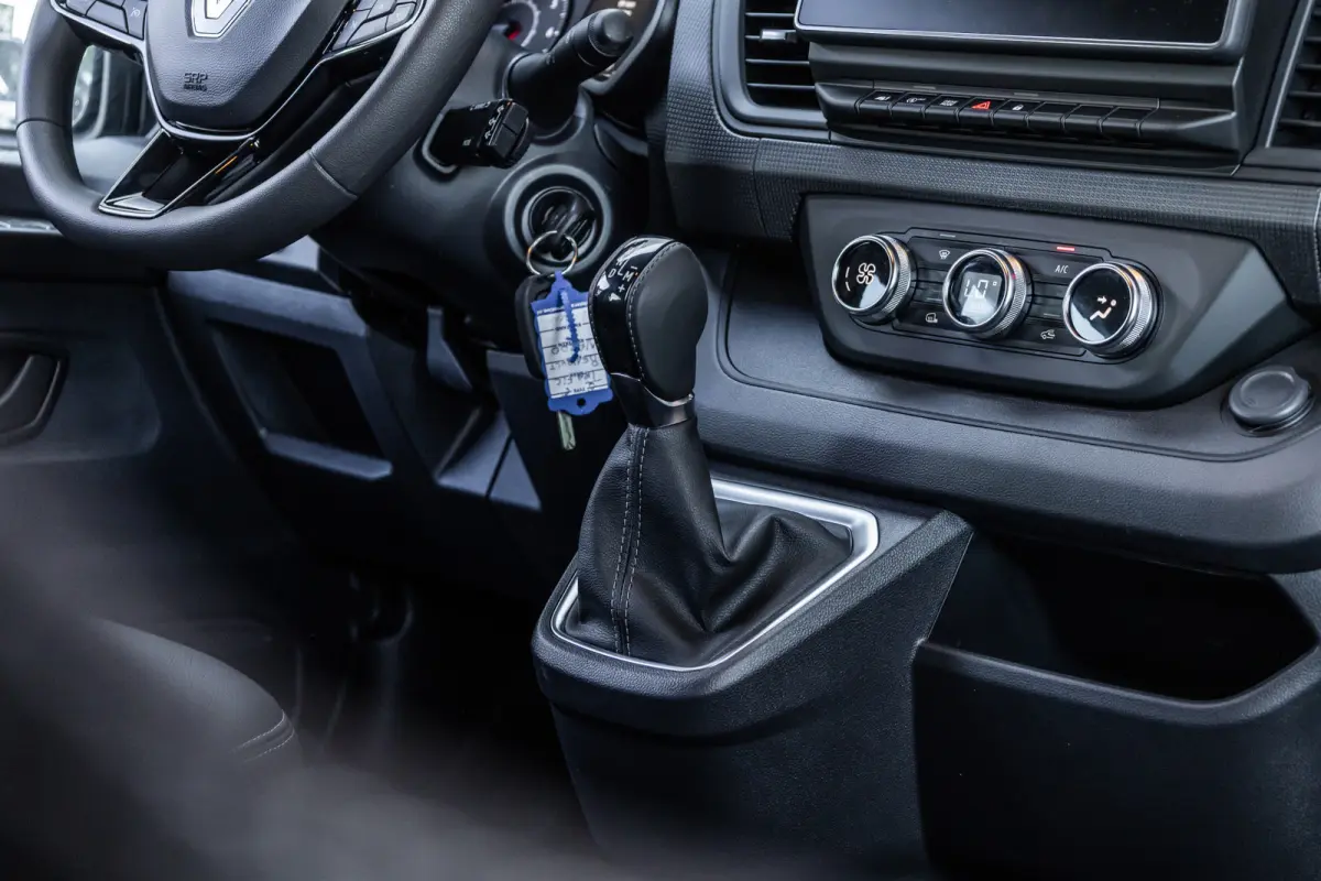 2.0 Blue dCi 170 PK L2H1 DC | Dubbel cabine | Camera | CarPlay | Navigatie | Betimmering | Trekhaak | Stoelverwarming | Virtual Cockpit | 5-Zitter| NAP Logisch