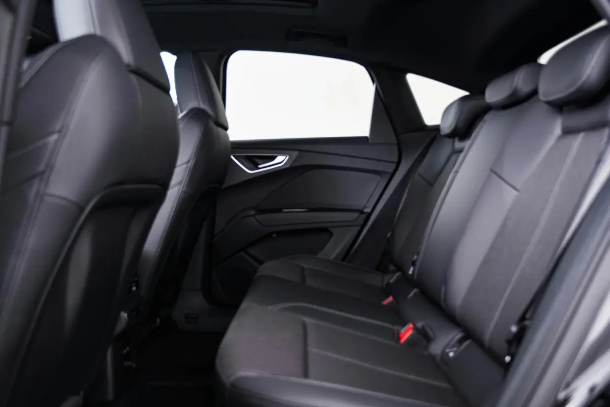 40 S edition 77 kWh Trekhaak - Panoramdak - Adaptieve Cruise Control - Comfortpakket - Assistentiepakket advanced - Dynamic pakket - Sportonderstel - Sportstoelen  - Privacy glas -