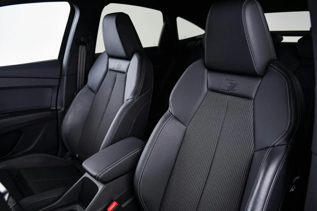 40 S edition 77 kWh Trekhaak - Panoramdak - Adaptieve Cruise Control - Comfortpakket - Assistentiepakket advanced - Dynamic pakket - Sportonderstel - Sportstoelen  - Privacy glas -