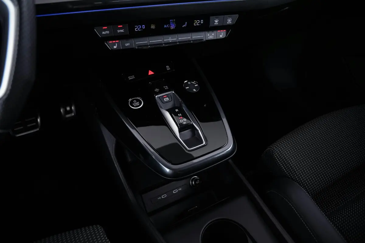40 S edition 77 kWh Trekhaak - Panoramdak - Adaptieve Cruise Control - Comfortpakket - Assistentiepakket advanced - Dynamic pakket - Sportonderstel - Sportstoelen  - Privacy glas -