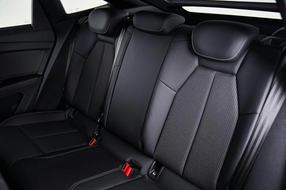 40 S edition 77 kWh Trekhaak - Panoramdak - Adaptieve Cruise Control - Comfortpakket - Assistentiepakket advanced - Dynamic pakket - Sportonderstel - Sportstoelen  - Privacy glas -