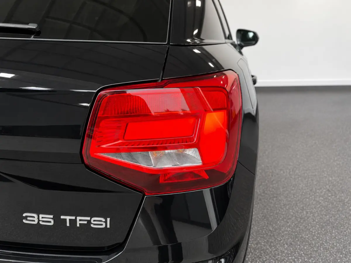 35 TFSI S Edition Leder Airco Navi Carplay PDC Full LED Adaptive Cruise Control 17" LM Velgen Comfort Pack Privacy Glass