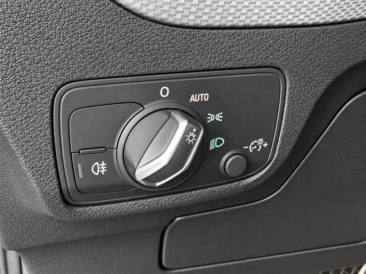 35 TFSI S Edition Leder Airco Navi Carplay PDC Full LED Adaptive Cruise Control 17" LM Velgen Comfort Pack Privacy Glass