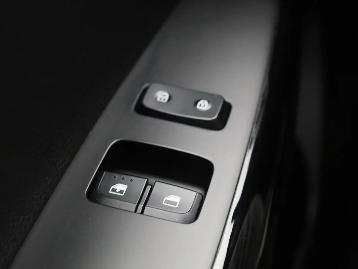 1.0 DPi ComfortLine Automaat | Airco | Cruise | Bluetooth | Centr. deurvergr. incl. Afstand. Bediening