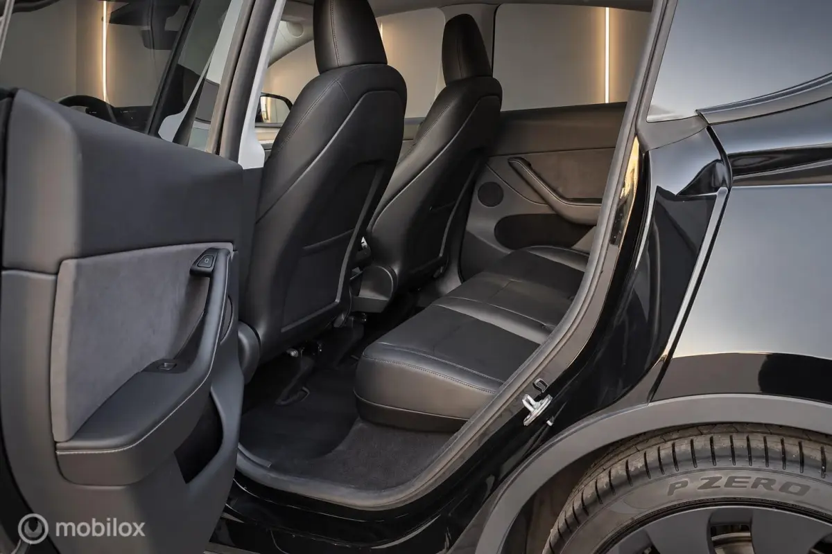 Performance AWD 75 kWh Autopilot €33.057 exBTW